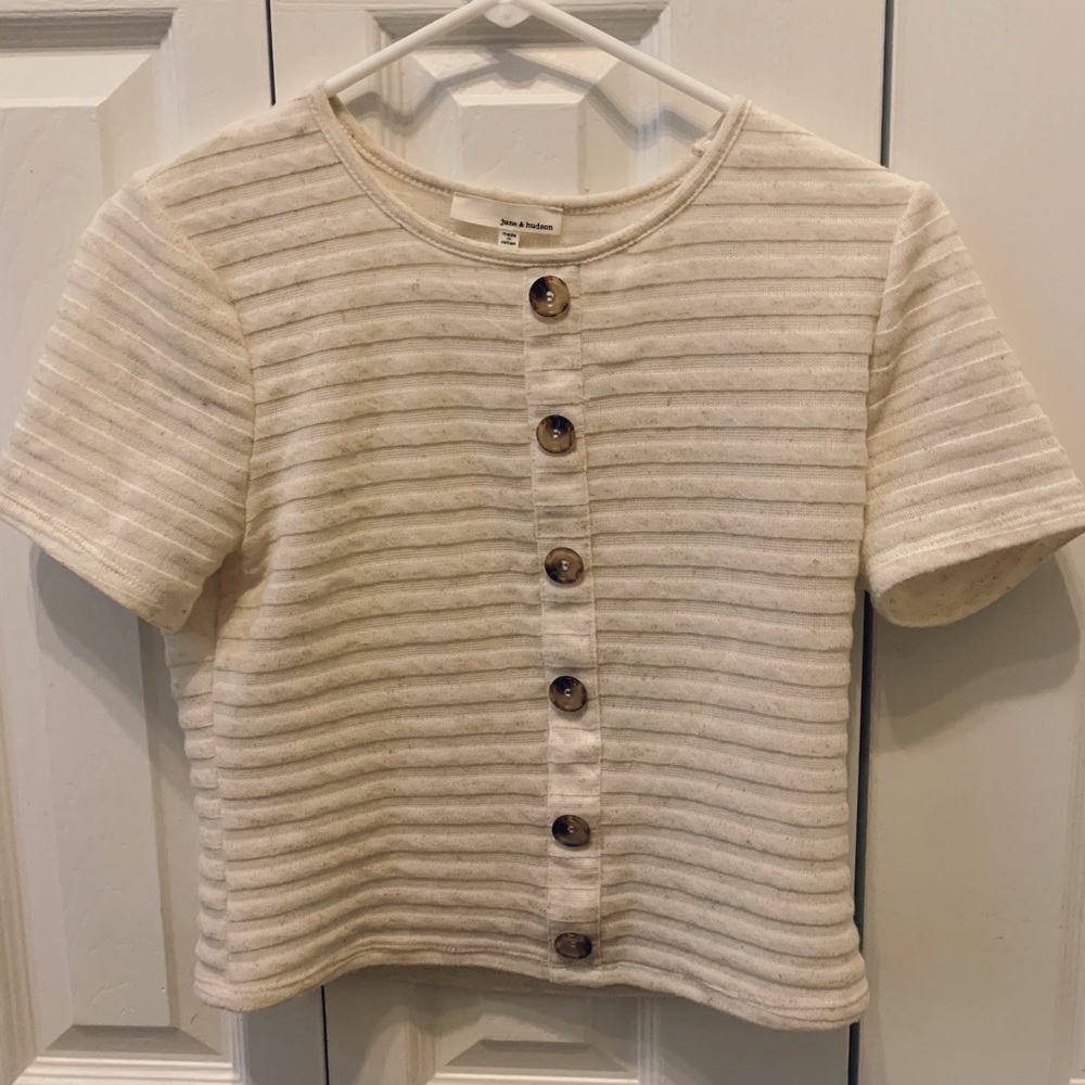 White cropped shirt w/ Buttons